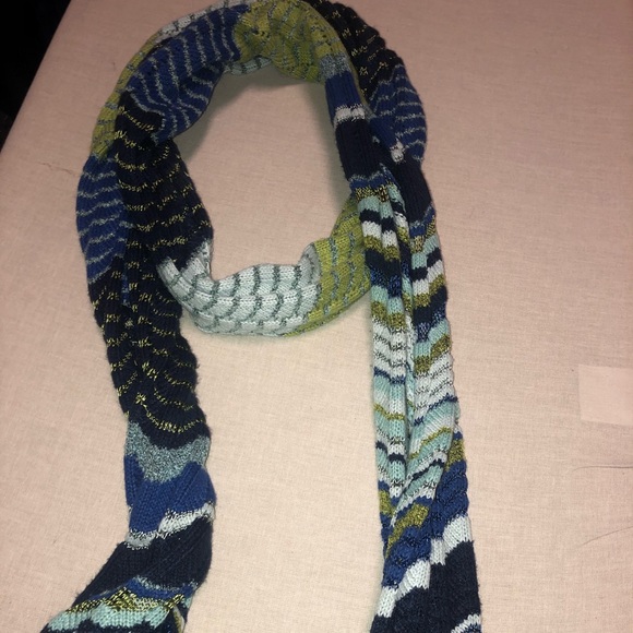 Multi colored scarf - Picture 2 of 2
